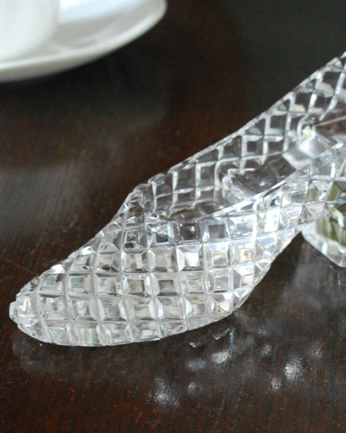 アンティーク 雑貨のガラス小物　アンティーク雑貨　イギリスで見つけた美しいガラスのシューズ（靴）アンティークプレスドグラス 。シンデレラ気分が楽しめるガラスの靴昔も今も、シンデレラのガラスの靴は女の子の憧れ。(pg-5914)