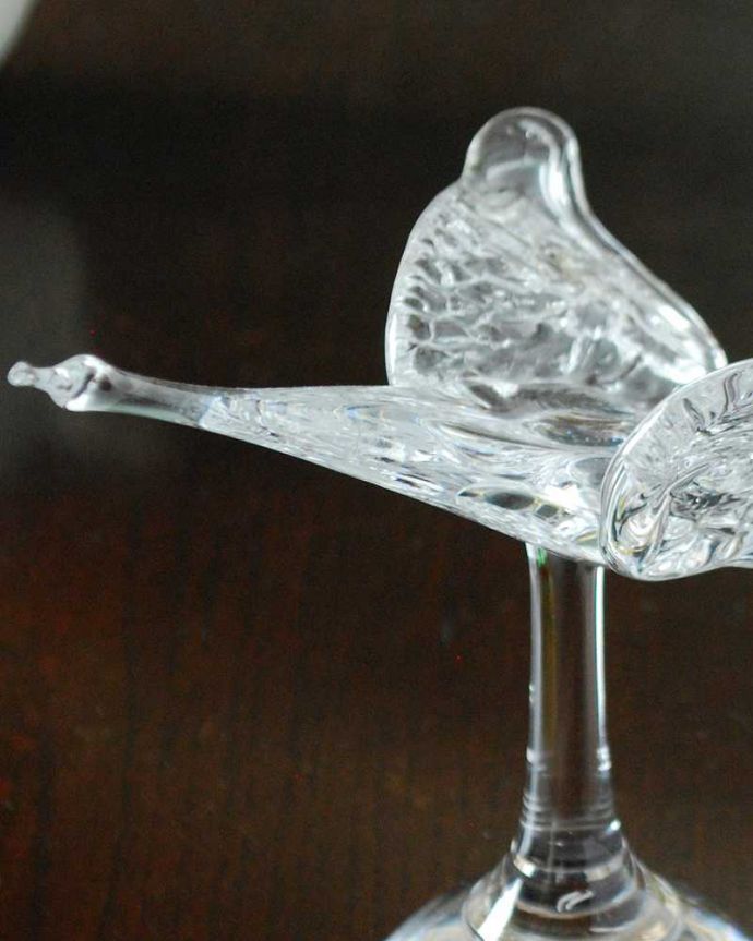 アンティーク 雑貨のガラス小物　アンティーク雑貨　飛んでいる姿も優雅な白鳥のアンティークプレスドグラス（スワンオブジェ）。大切にされてきた白鳥のモチーフとっても美しい白鳥の形をしたプレスドグラス。(pg-5989)