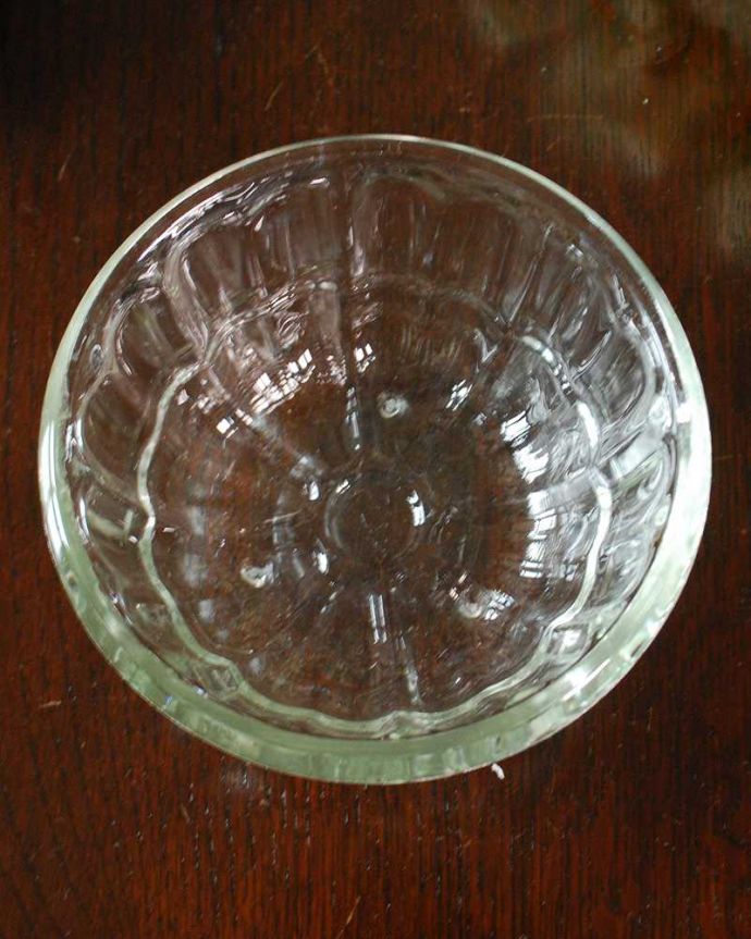 アンティーク 雑貨のガラス小物　アンティーク雑貨　アンティークガラスのキッチン雑貨、ゼリーモールド（プレスドグラス）。あなたの使い方で楽しんで下さい丈夫に作られているのでまだまだ現役。(pg-6118)