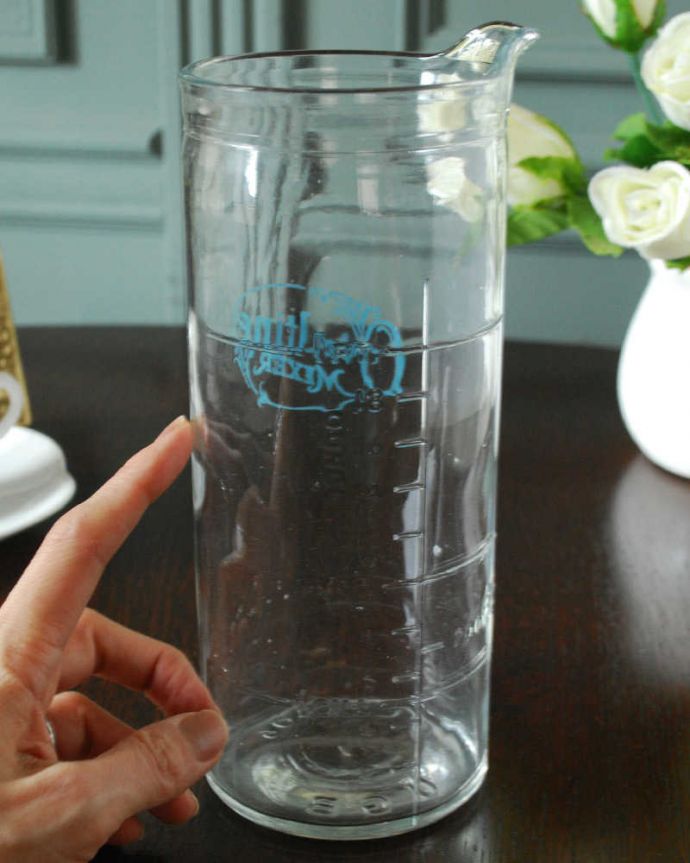 アンティーク 雑貨のガラス小物　アンティーク雑貨　イギリスのアンティーク雑貨、ミキサー「Ovaltine Mixer」。大きさはコレくらいほっこりした気分になるアンティークのガラス瓶です。(pg-6196)