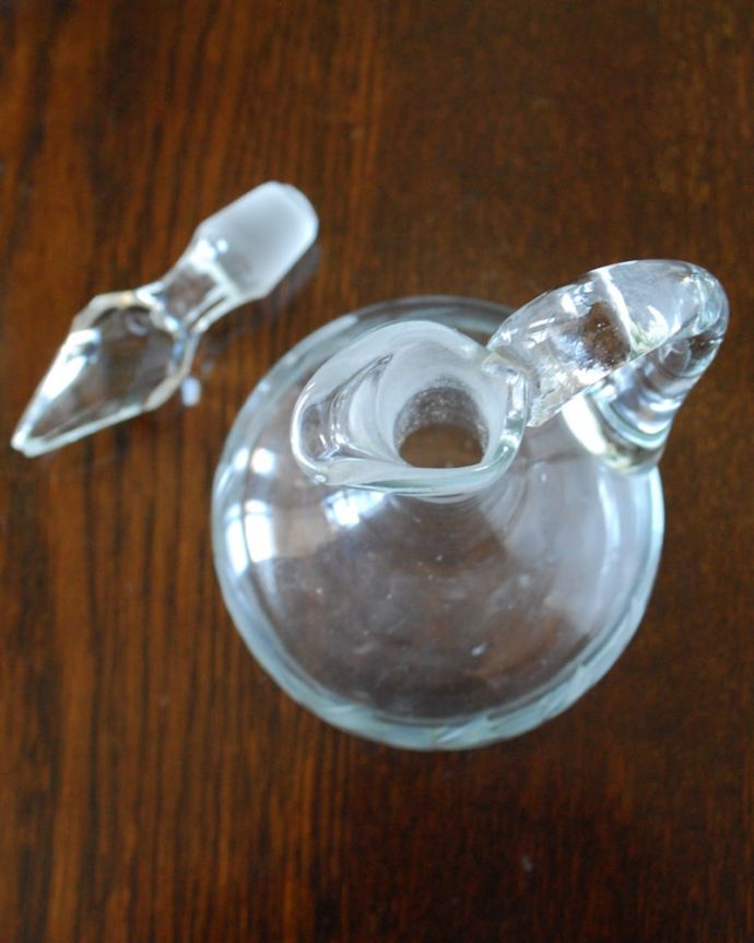 アンティーク 雑貨のガラス小物　アンティーク雑貨　香水びん　上から見るとこんな感じです。(pg-6341)