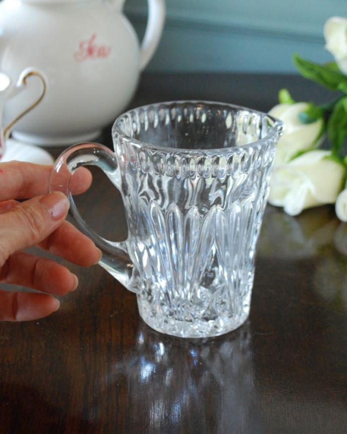 アンティーク 雑貨のガラス小物　アンティーク雑貨　ウォータージャグ（小小サイズ）ピッチャー　いろんな使い方が出来ます飲み物を入れるのはもちろんフラワーベースとしても使いやすい便利なサイズです。(pg-6345)
