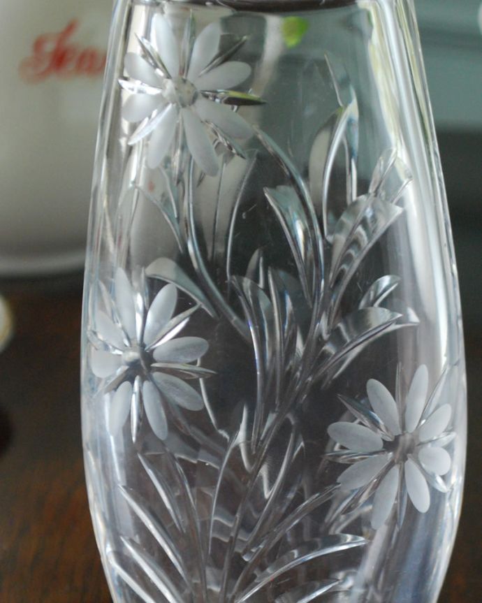 アンティーク 雑貨のガラス小物　アンティーク雑貨　フラワーベース（脚なし）中サイズ　お花を入れずに眺めているだけで幸せな時間アンティークのガラスは成分が今のものと違うので、置いておくだけでキラキラ輝いて楽しめます。(pg-6360)