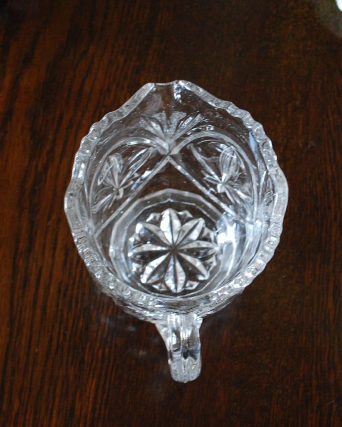 アンティーク 雑貨のガラス小物　アンティーク雑貨　ウォータージャグ（小小サイズ）ピッチャー　上から見るとこんな感じです。(pg-6380)