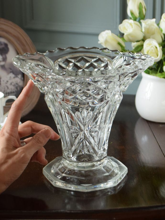 アンティーク 雑貨のガラス小物　アンティーク雑貨　プレスドグラス　挿すだけで誰でも簡単アレンジ切ったお花を花留めに挿すだけで、誰でもステキにアレンジメントが作れます。(pg-6451)