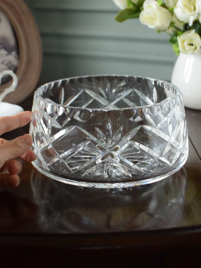 アンティーク 雑貨のガラス小物　アンティーク雑貨　プレスドグラス　いろいろ便利に使えます食卓で使うのはもちろん、お花を浮かべたり、花器代わりに使ったりと自分だけの使い方を楽しんで下さい。(pg-6469)