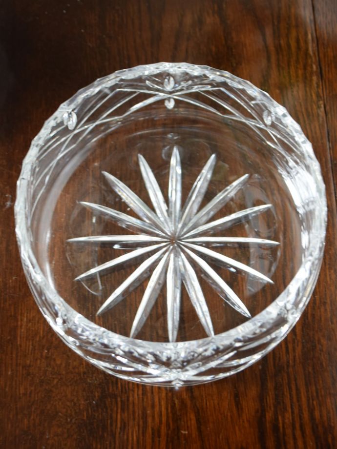 アンティーク 雑貨のガラス小物　アンティーク雑貨　プレスドグラス　上から見るとこんな感じです。(pg-6469)