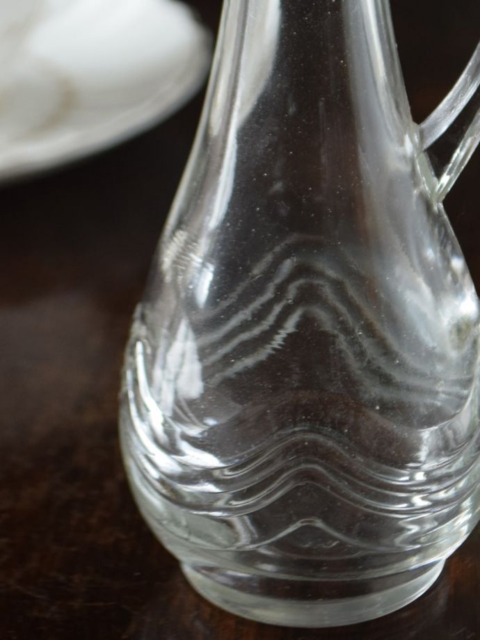 アンティークガラスのオイルボトル