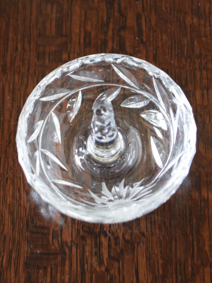 キラキラ輝くアンティークのガラス