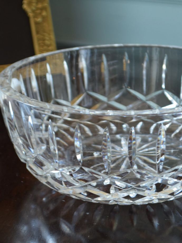 アンティークガラスの食器、型押し模様がキラキラ輝くアンティーク