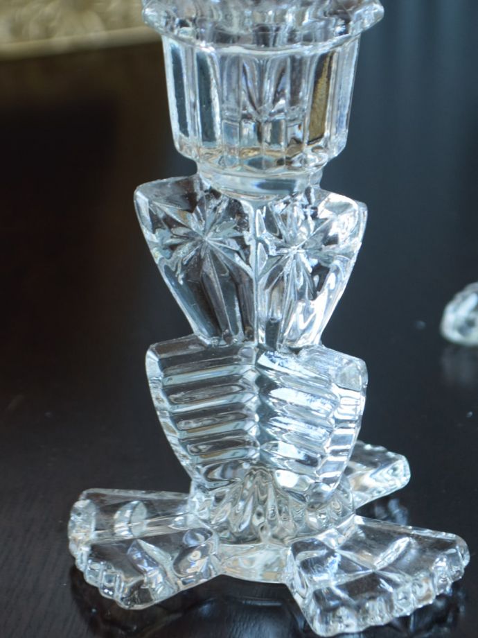 アンティークガラスのおしゃれな燭台、プレスドグラスの