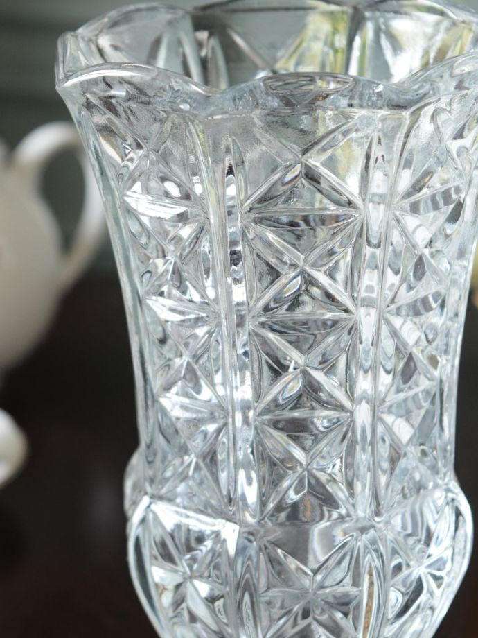 アンティークガラスのフラワーベース、イギリスで買い付けたプレスドグラスの花瓶(pg-7215)｜アンティーク雑貨
