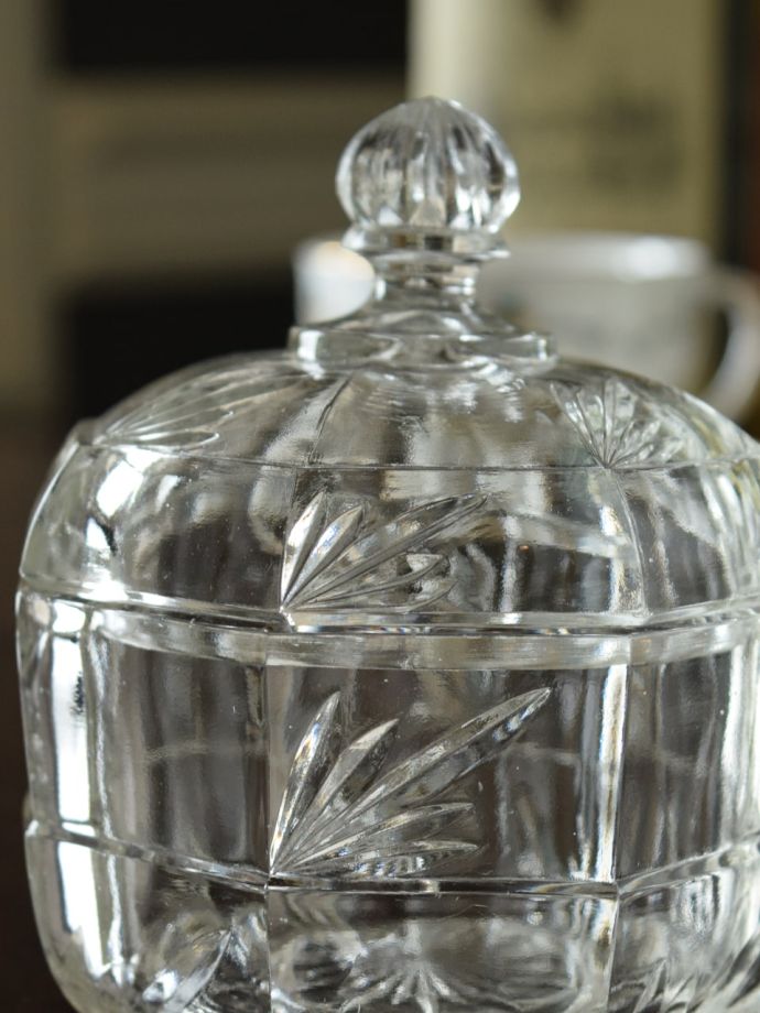 アンティークのガラス雑貨、イギリスから届いた美しいパフケース