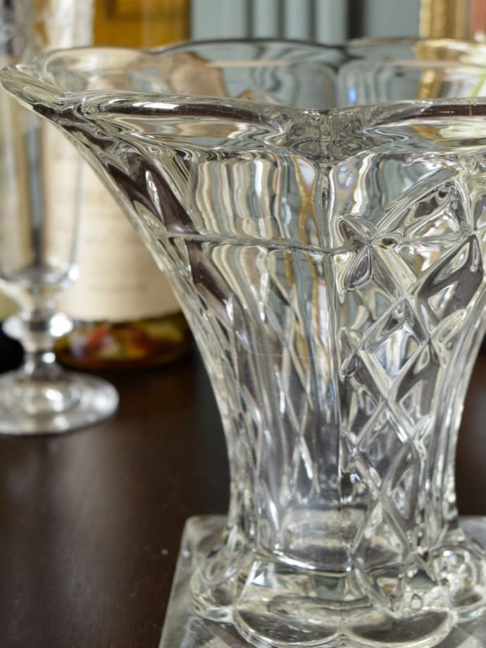 アンティークの花瓶、イギリスで見つけたガラスのフラワーベース