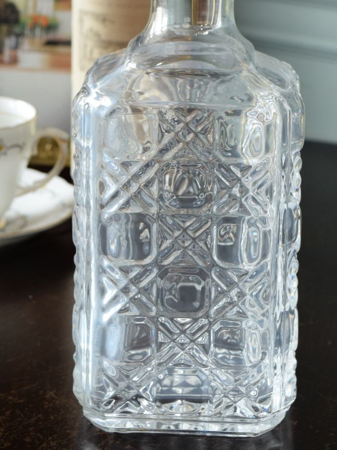 イギリスで見つけたゴージャスで美しいアンティーク ガラスのデカンタ 