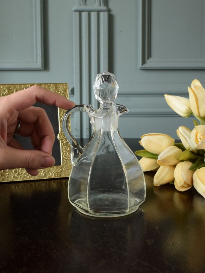 アンティークのガラスの雑貨、イギリスで見つけた小さなオイルボトル