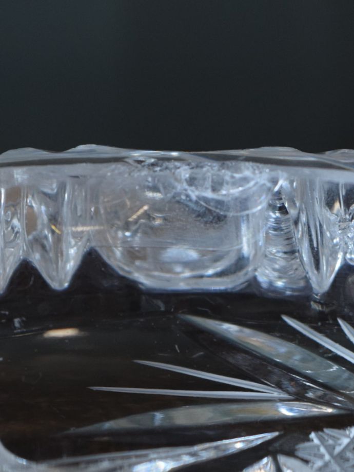 アンティークガラスの灰皿、イギリスで見つけたプレスドグラスの