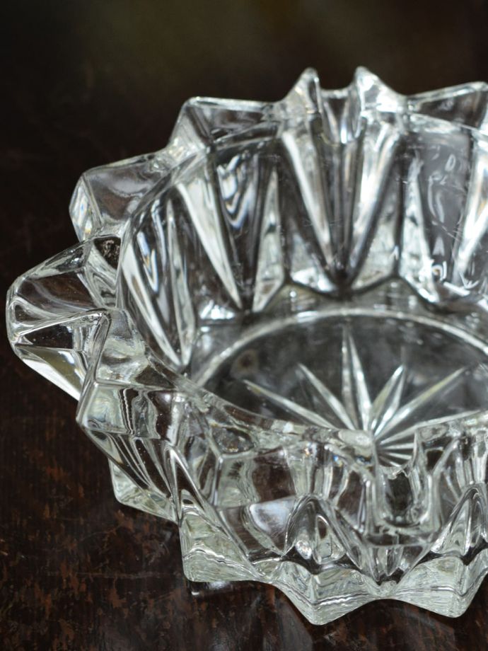 英国アンティークガラスのおしゃれな灰皿、プレスドグラスのアッシュトレイ(pg-7837)｜アンティーク雑貨