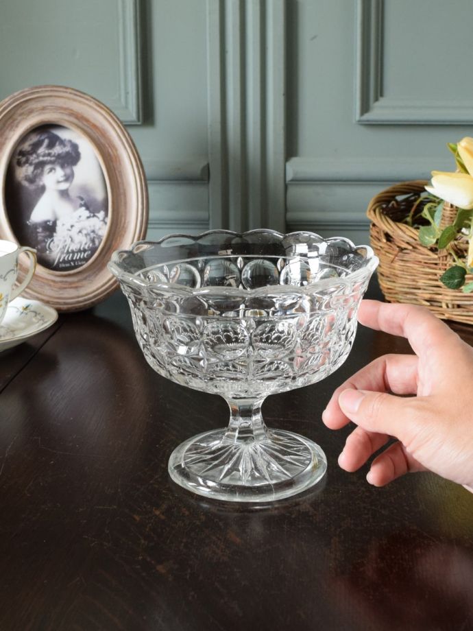 英国アンティークのガラス食器、丸いバブル模様のプレスガラスのおしゃれなデザートグラス
