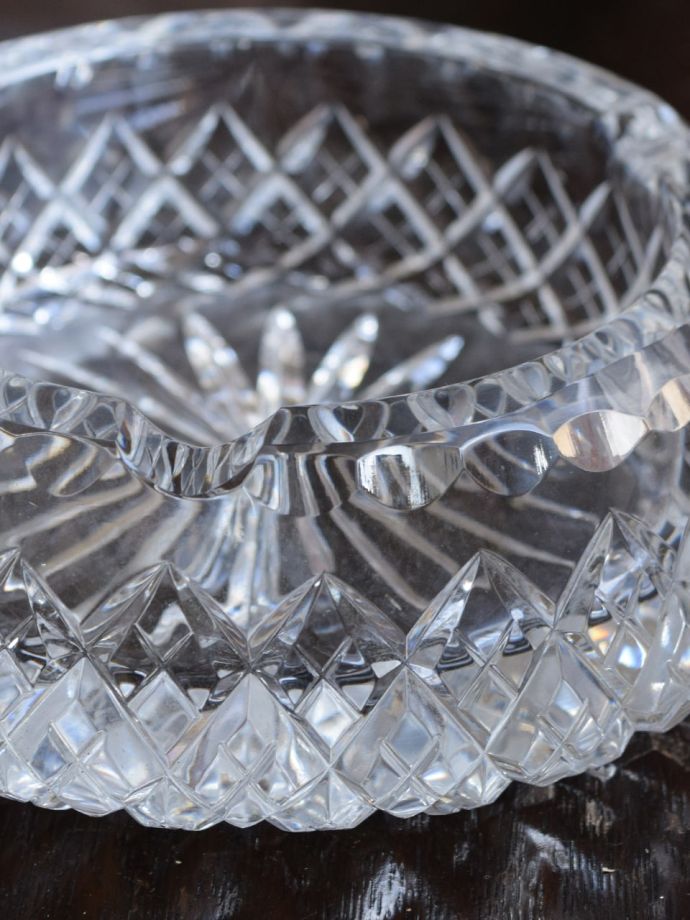 アンティークガラスの灰皿、イギリスで見つけたプレスドグラスの 