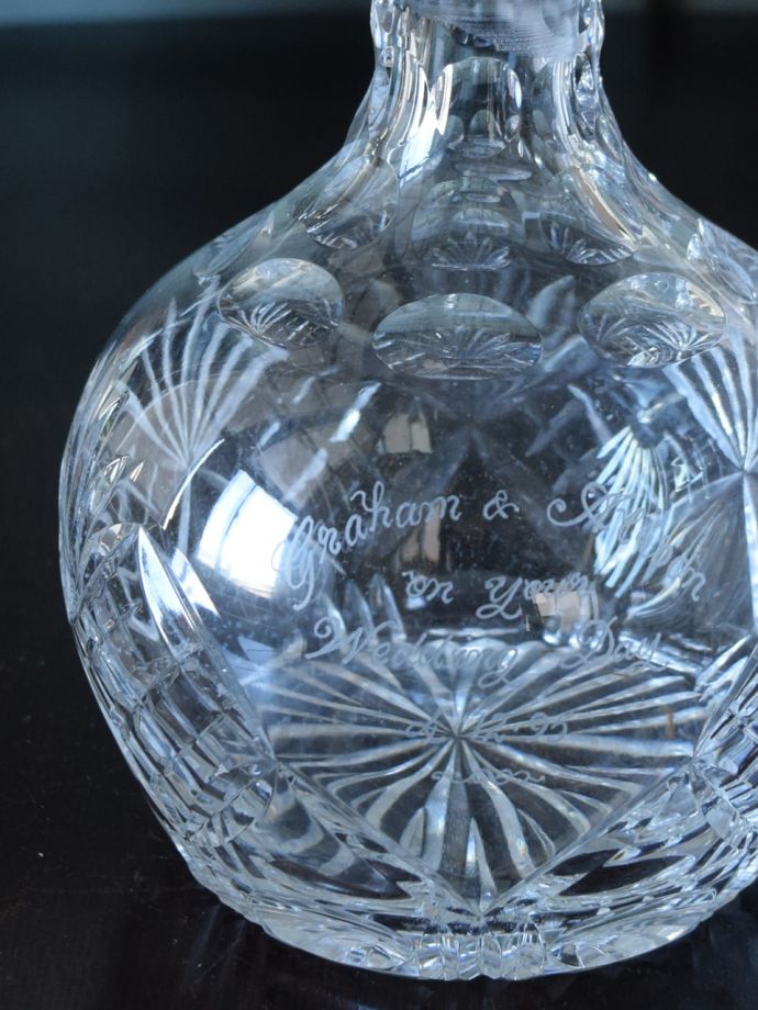 英国アンティークガラスの美しいボトル、イギリスで見つけたプレス 