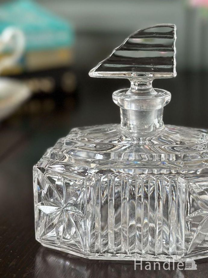 イギリスアンティークガラスの香水瓶、プレスドグラスの美しいフレグランスボトル