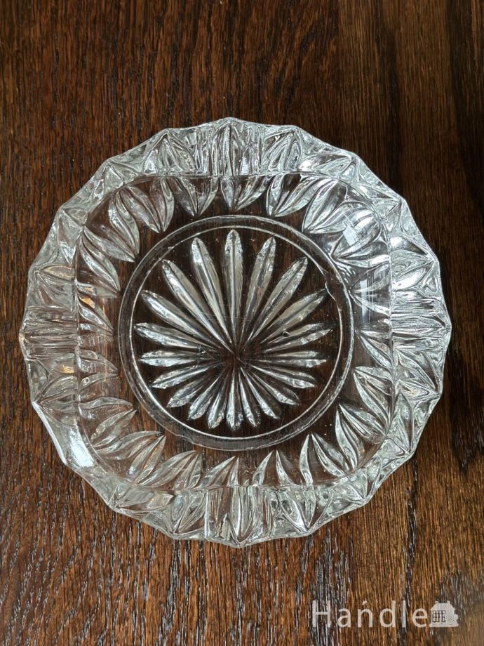 イギリスから届いたアンティークガラスの灰皿、丸い形のおしゃれなアシュトレイ(pg-8048)｜アンティーク雑貨