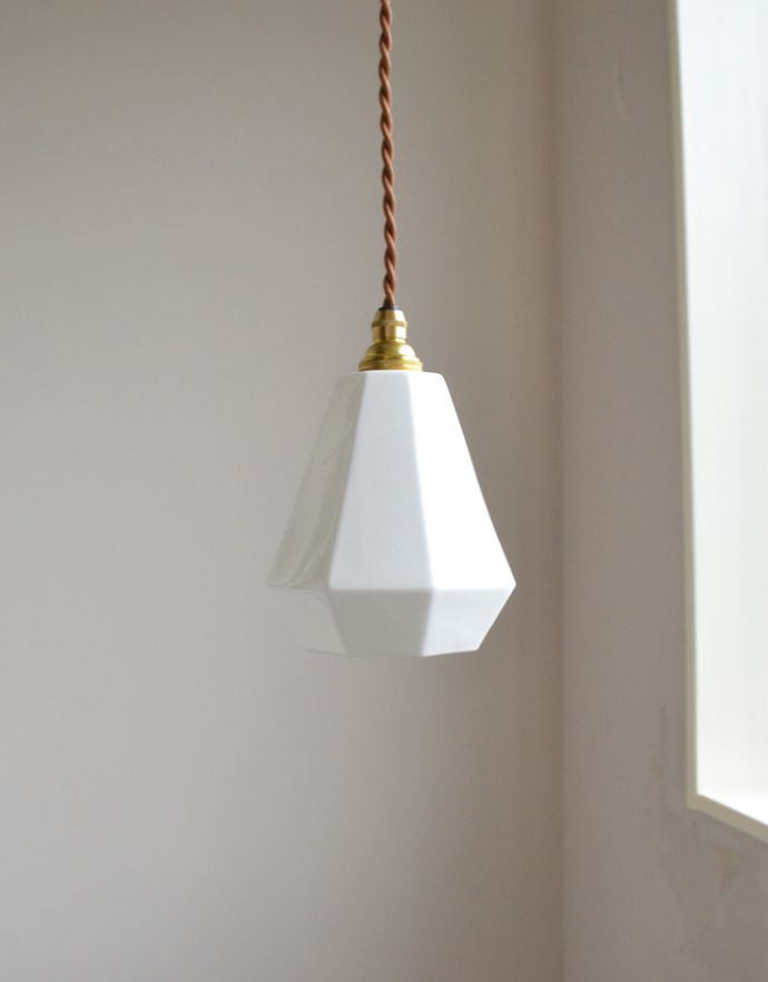 ペンダントライト　照明・ライティング　陶器製のペンダントライト（コード・シャンデリア電球・ギャラリーなし）。あたたかい光がお部屋を包み込みます。(pl-139)