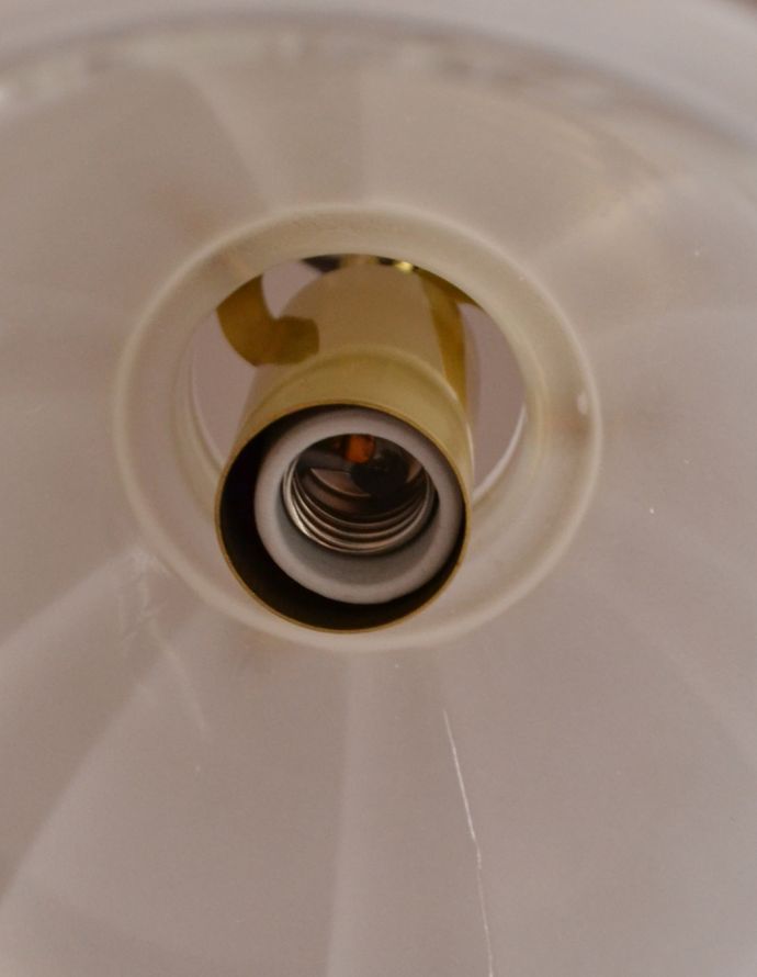 ペンダントライト　照明・ライティング　ガラスシェードのペンダントライトト（ゴールドのチェーンコードセット付き・シャンデリア球）。国産球対応のランプです。(pl-144)