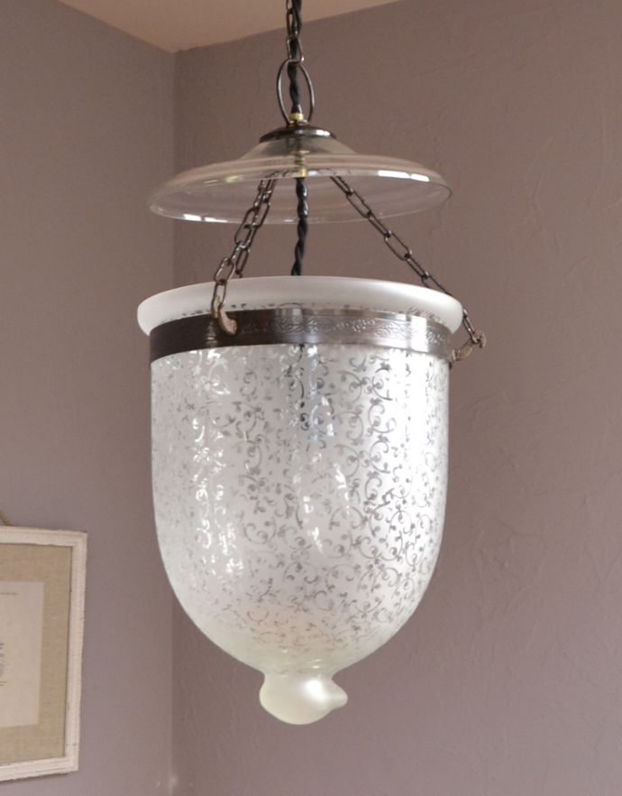 ペンダントライト　照明・ライティング　フロストグラスに植物のデザインがキレイなハンギングガラスシェード、アンティーク風ランプ（電球なし） 。引っ掛けシーリングタイプです。(pl-146)