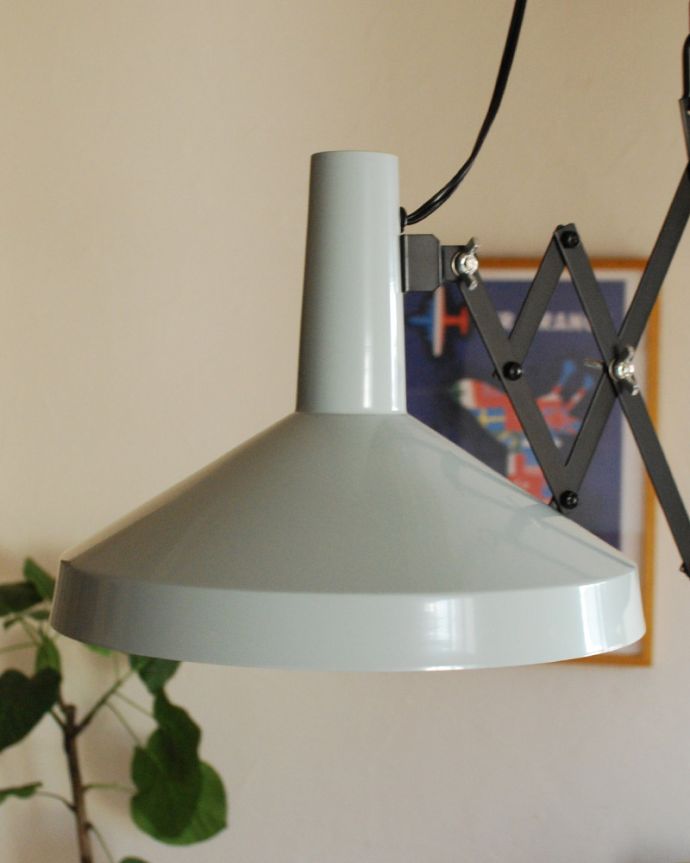 ペンダントライト　照明・ライティング　左右に伸び縮み、角度調整可能なペンダントライト（グレー）（電球なし）。お部屋にすんなりと馴染むグレーカラーです。(pl-158)