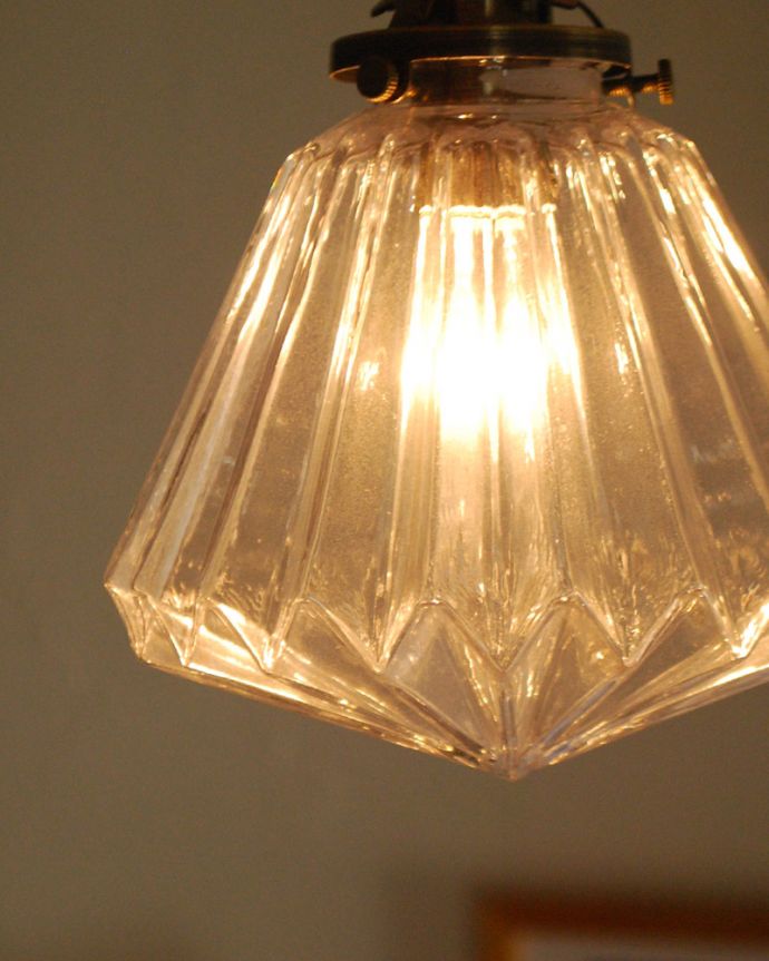 スポットライト　照明・ライティング　折り紙細工のような天井付け照明（ダクトレール専用スポットライト）（電球なし）。明かりを点けると温かく綺麗に灯ります。(pl-165)