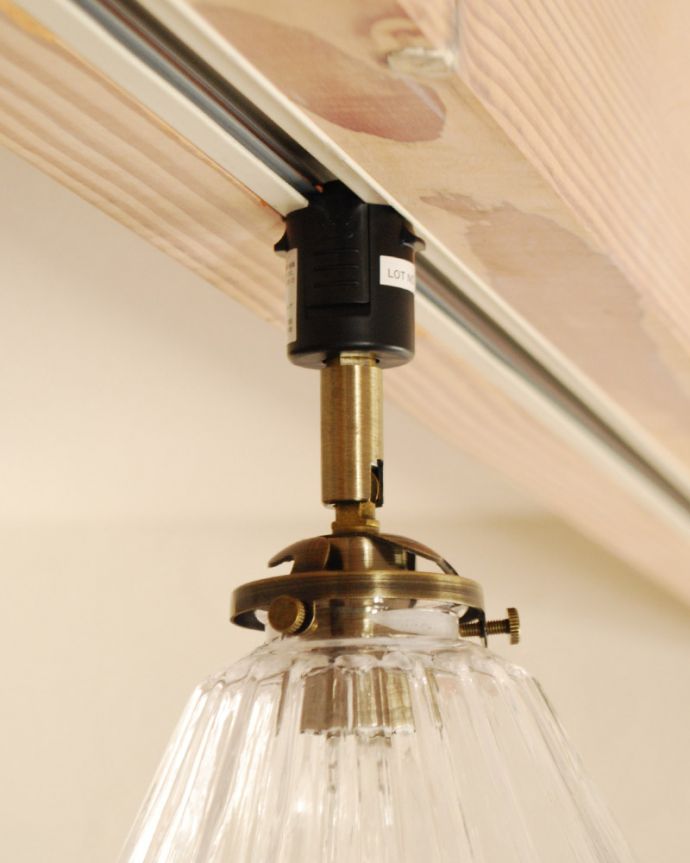 スポットライト　照明・ライティング　折り紙細工のような天井付け照明（ダクトレール専用スポットライト）（電球なし）。ダクトレール専用スポットライトです。(pl-165)