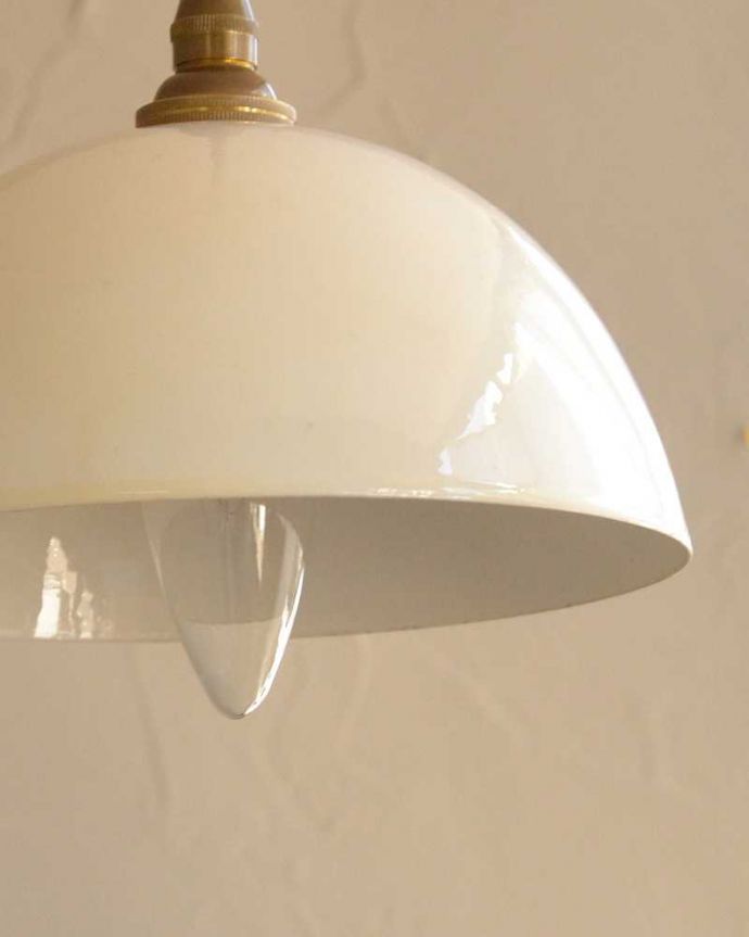 ペンダントライト　照明・ライティング　コロンとした形が可愛いホワイト色のホウロウペンダントライト（コード・シャンデリア球・ギャラリーなし）。。(pl-204)