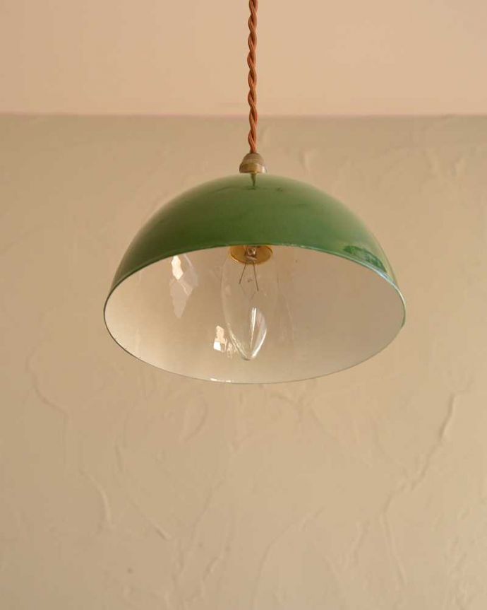 ペンダントライト　照明・ライティング　コロンとした形が可愛いグリーン色のホウロウペンダントライト（コード・シャンデリア球・ギャラリーなし）。。(pl-205)
