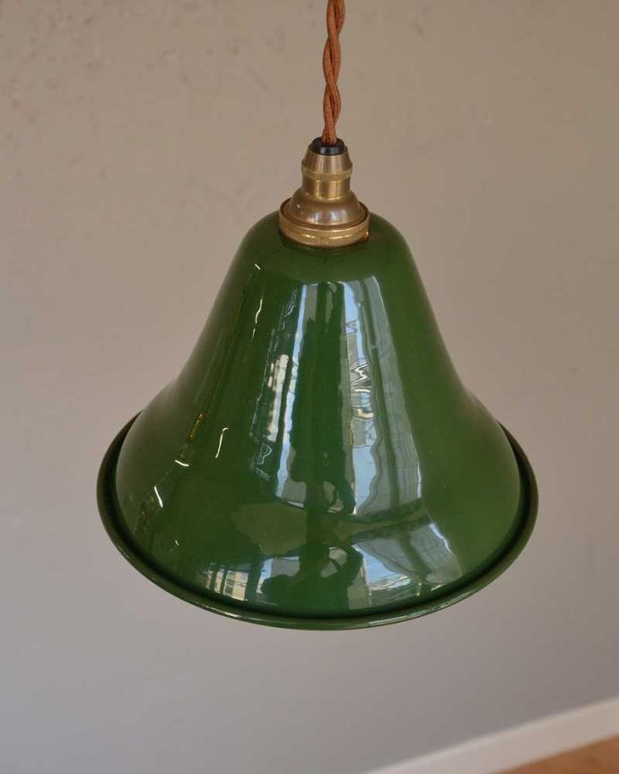 ペンダントライト　照明・ライティング　ベル型が可愛いグリーン色のホウロウペンダントライト（コード・シャンデリア球・ギャラリーなし）。。(pl-207)