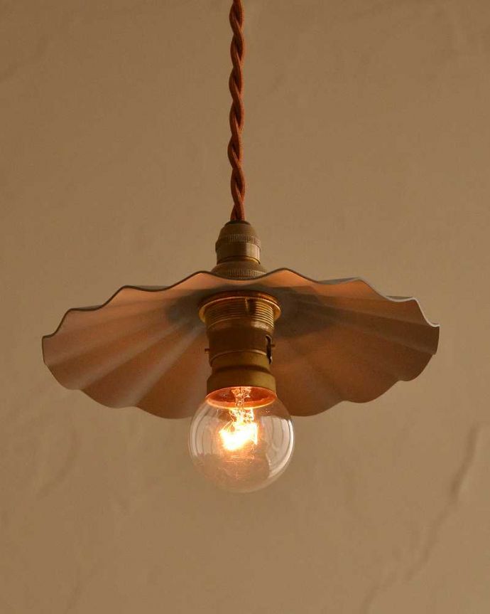 ペンダントライト　照明・ライティング　フリルが可愛いアイアンの小さなペンダントライト （コード・シャンデリア電球・ギャラリーなし）。。(pl-219)