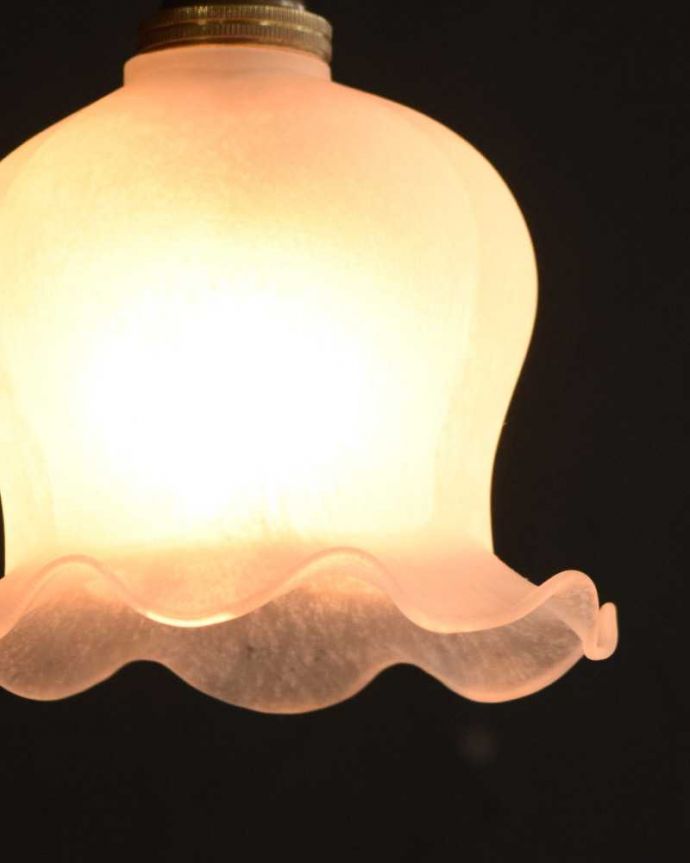 すずらんのお花の形をした可愛いガラスのペンダントライト(コード・丸球・ギャラリーなし)(pl-276)｜照明・ライティング