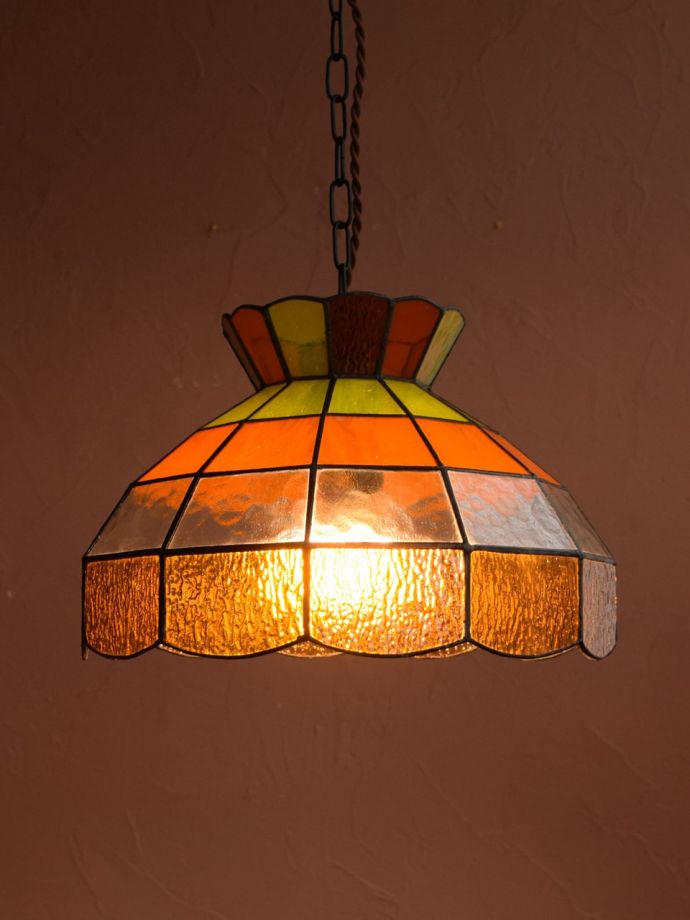 アンティーク調のおしゃれな照明、レトロな雰囲気のペンダントライト(オレンジ・E26型LED電球付き・コードセット)