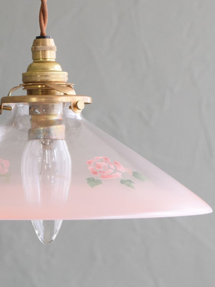 おしゃれなガラスペンダントライト、ピンクのバラ模様の照明器具