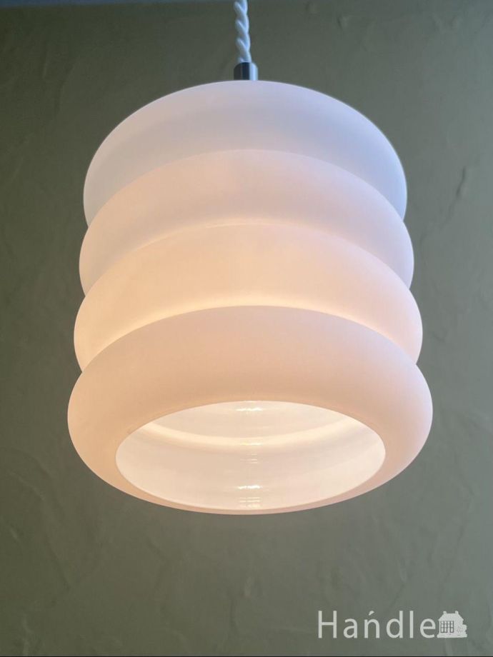 ペンダントライトからの優しい灯り