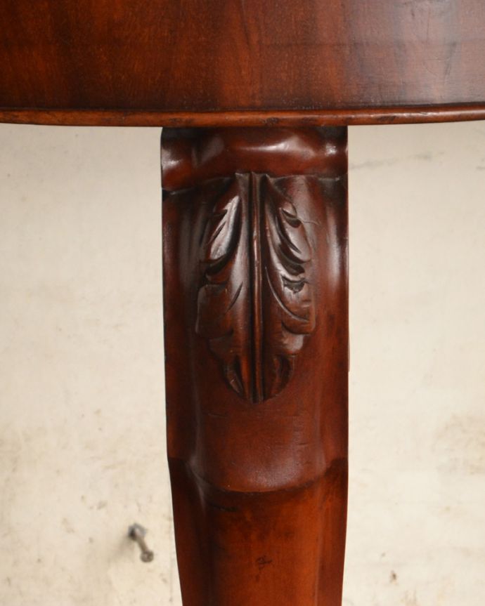 アンティークのドレッサー　アンティーク家具　1890年代のアンティークドレッシングテーブル、マホガニー材の英国輸入家具。繊細な装飾は見とれる程美しいです。(q-1003-f)