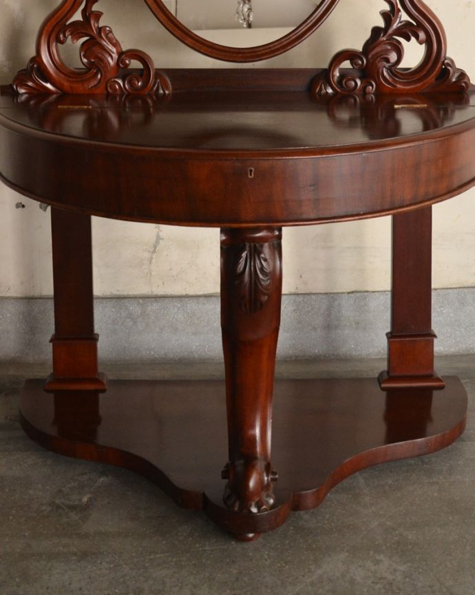 アンティークのドレッサー　アンティーク家具　1890年代のアンティークドレッシングテーブル、マホガニー材の英国輸入家具。下にはちょっとした物置があります。(q-1003-f)