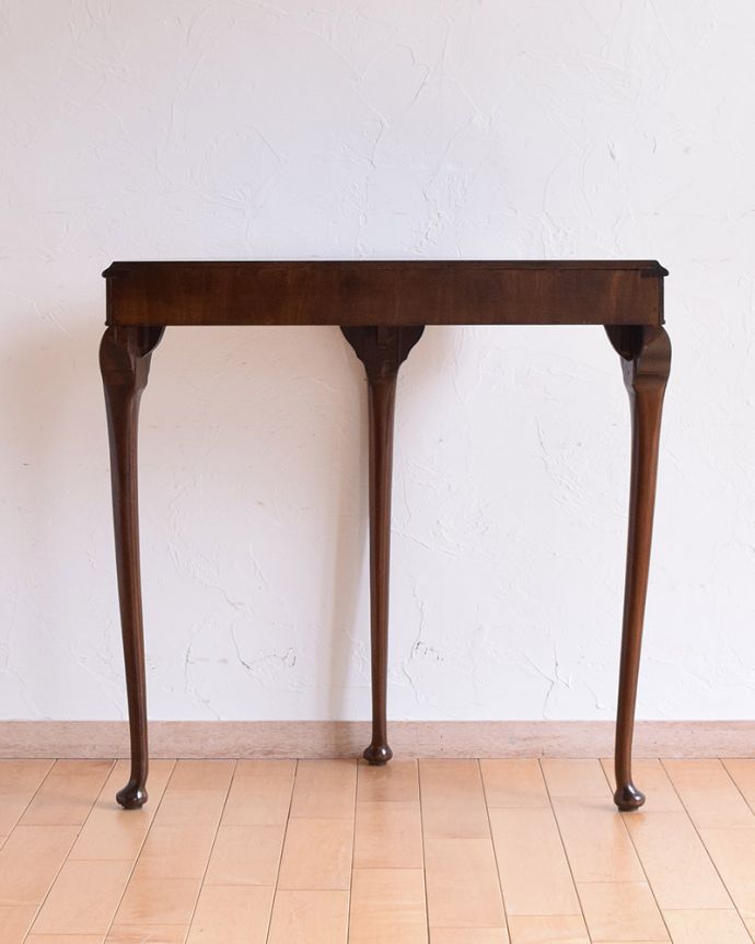 アンティークのテーブル　アンティーク家具　ウォルナット材を使った美しいアンティークのコンソールテーブル。後ろ姿にも自信があります。(q-1004-f)