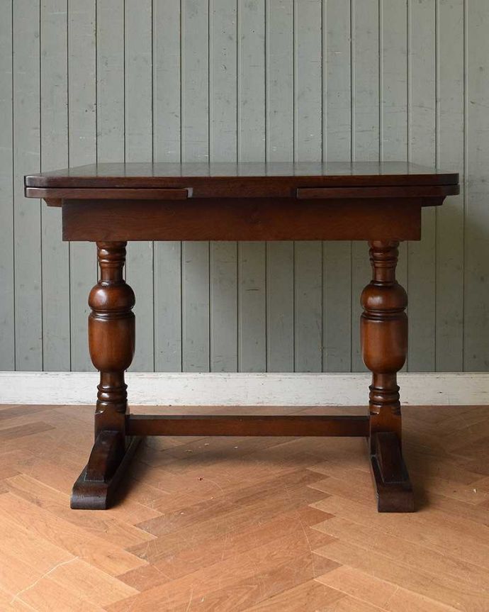 アンティークのテーブル　アンティーク家具　アンティーク英国輸入家具、脚の彫りがキレイなドローリーフテーブル。横から見るとこんな感じ真横から見てみるとこんな感じ。(q-1009-f)