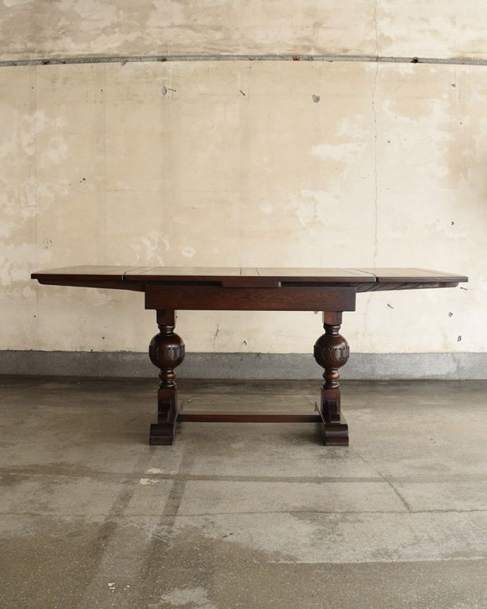 アンティークのテーブル　アンティーク家具　英国アンティーク家具、2本脚のドローリーフテーブル（伸張式テーブル）。ダイニングテーブルにしたり、家事台にも使えます。(q-1013-f)