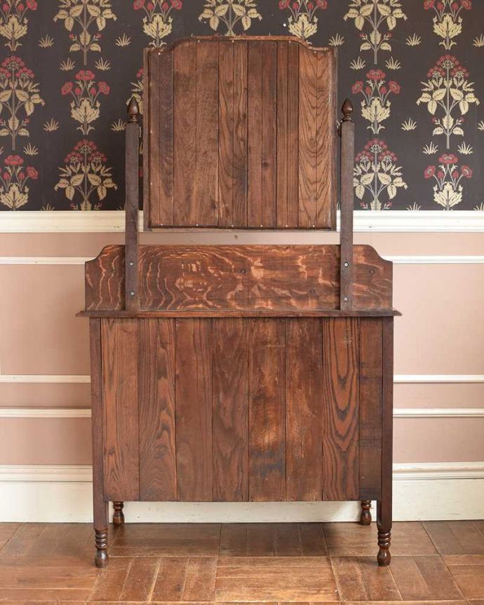 アンティークのドレッサー　アンティーク家具　オーク材の上品な英国輸入アンティーク家具、和室にも似合うドレッシングチェスト。もちろん後ろ姿もキレイです。(q-1063-f)