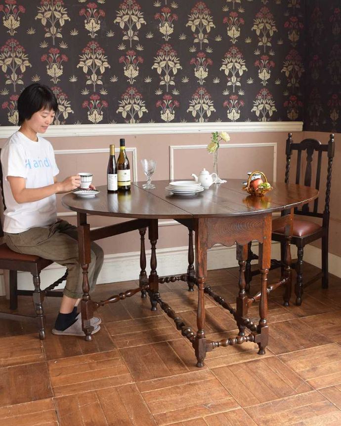 アンティークのテーブル　アンティーク家具　英国輸入のアンティーク家具、美しい脚を持つアンティークゲートレッグテーブル。使い方に合わせて3通りで使えるアンティークの定番アンティーク家具の定番テーブルと言えばゲートレッグテーブル。(q-1079-f)