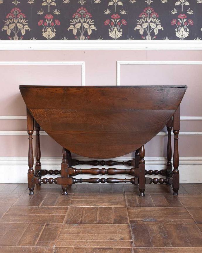 アンティークのテーブル　アンティーク家具　英国輸入のアンティーク家具、美しい脚を持つアンティークゲートレッグテーブル。クルッと回転。(q-1079-f)