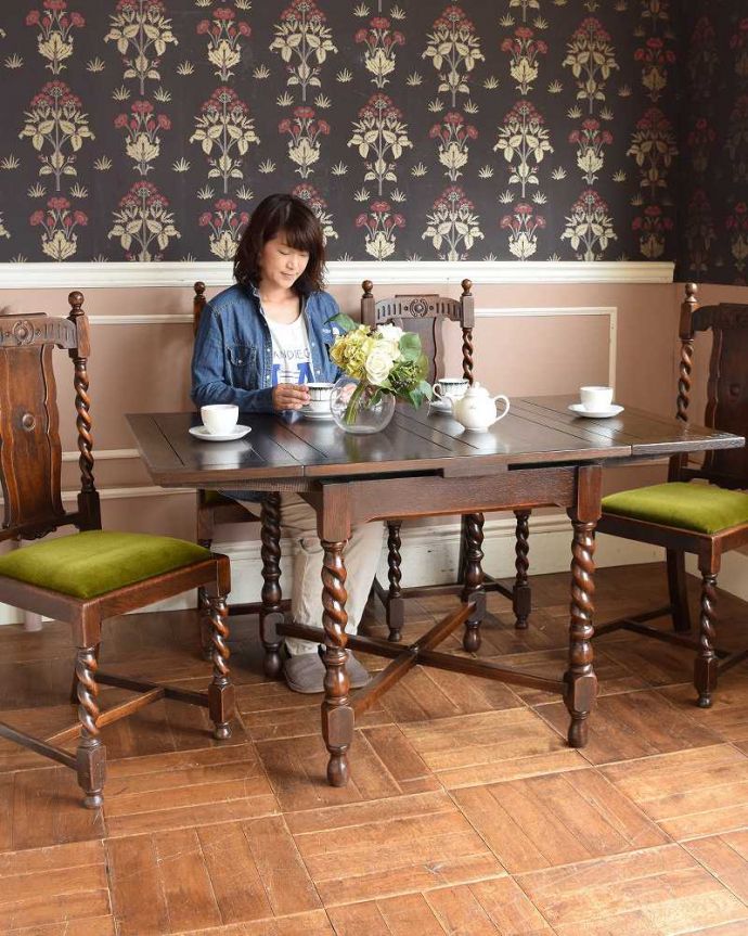 アンティークのテーブル　アンティーク家具　イギリス輸入のお洒落なアンティーク家具、美しいドローリーフテーブル（ダイニングテーブル）。お友達とお茶したり、趣味の時間を過ごしたり、夫婦で食事をしたり…大きさを変えていろんな使い方が楽しめます。(q-1083-f)